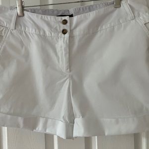 Lands End Size 12 White Cuffed Ladies Short